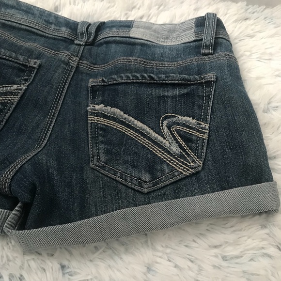 Vanilla star rolled up shorts - Picture 2 of 6